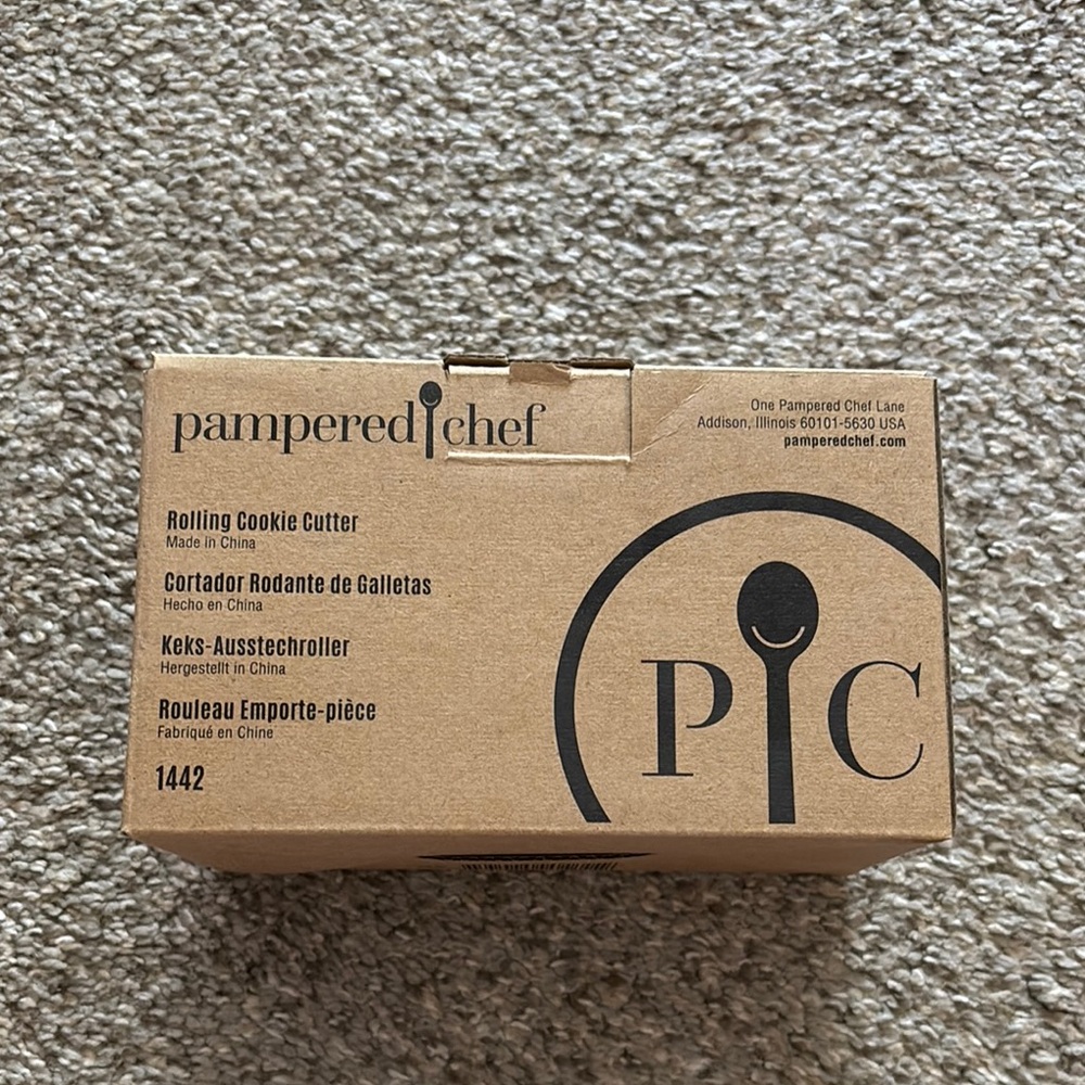 Pampered Chef Rolling Cookie Cutter